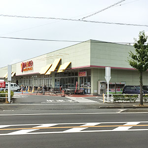 鴻巣方面よりお越しの場合は、ヤオコー逆川店を目印にして頂くと分かりやすいと思います。