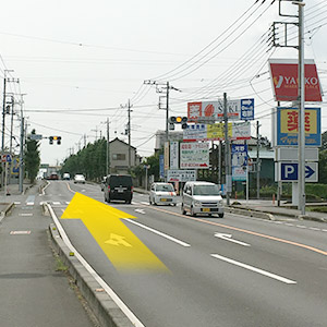 ヤオコーから東松山方面に県道27号を走ってください。